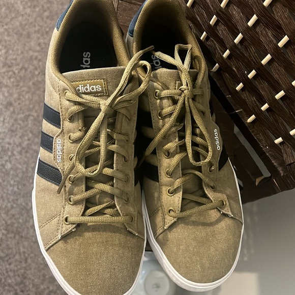 Men’s Adidas Army Green Shoes Size 10.5 Causal 3 Stripe Black Canvas Fashion - Picture 2 of 11